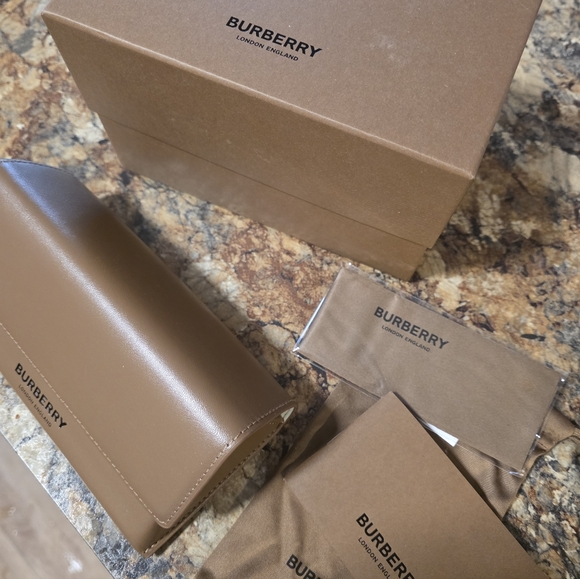 BURBERRY Sunglasses BE 3133 133713 Daphne Rose Gold Gradient Pink - Picture 12 of 12